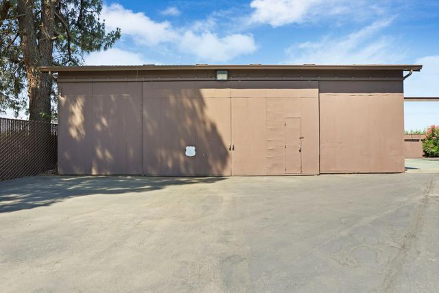 1077 Beyer Ln, Stockton, CA 95215