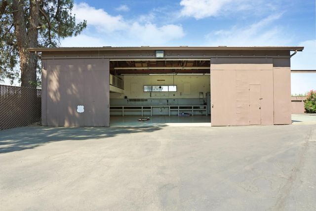 1077 Beyer Ln, Stockton, CA 95215
