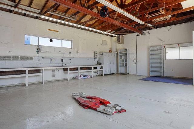 1077 Beyer Ln, Stockton, CA 95215