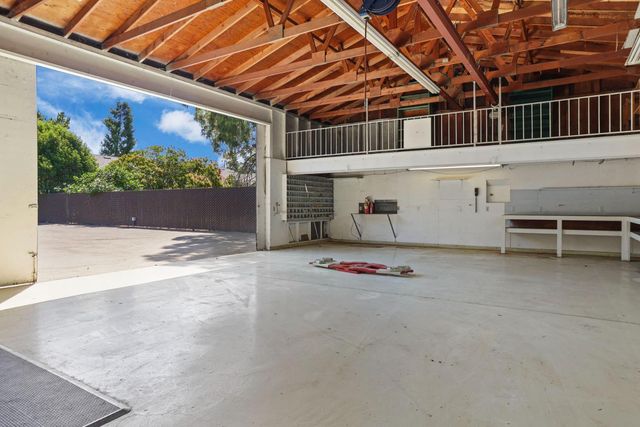 1077 Beyer Ln, Stockton, CA 95215
