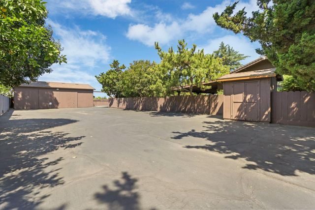 1077 Beyer Ln, Stockton, CA 95215