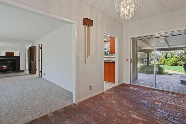 1077 Beyer Ln, Stockton, CA 95215