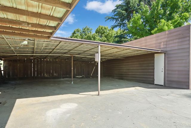 1077 Beyer Ln, Stockton, CA 95215