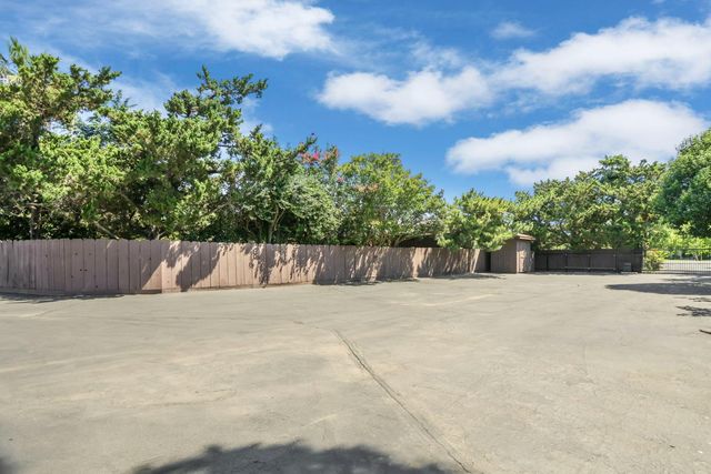 1077 Beyer Ln, Stockton, CA 95215