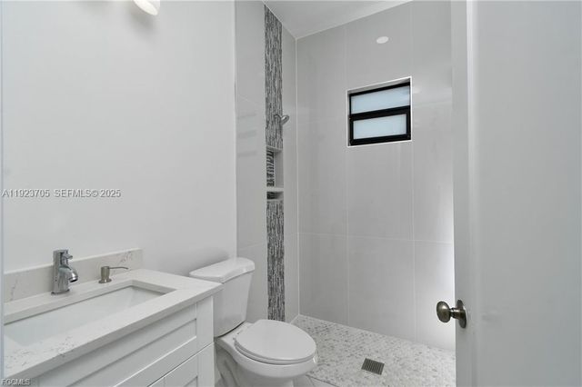 843 S Burns Ave S, Lehigh Acres, FL 33974