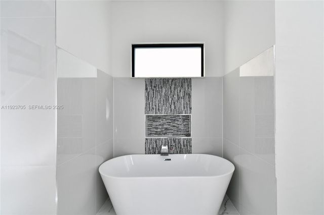 843 S Burns Ave S, Lehigh Acres, FL 33974