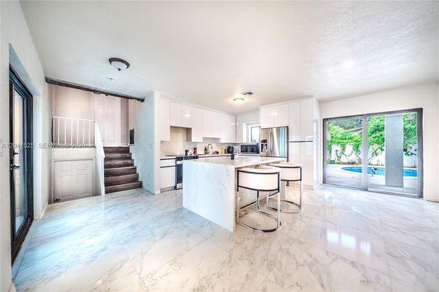 20200 NE 14th Avenue, Miami, FL 33179