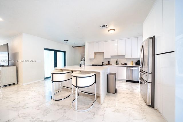 20200 NE 14th Avenue, Miami, FL 33179
