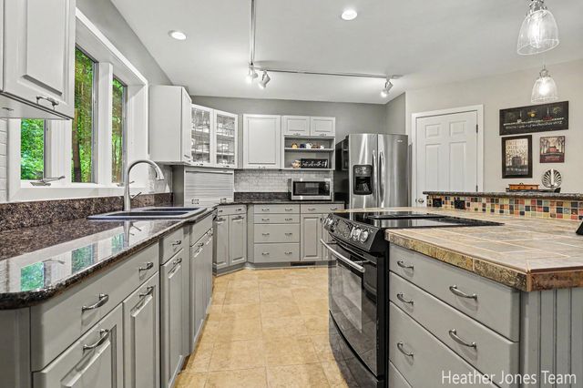 10288 Hathaway Drive, Eureka Twp, MI 48838