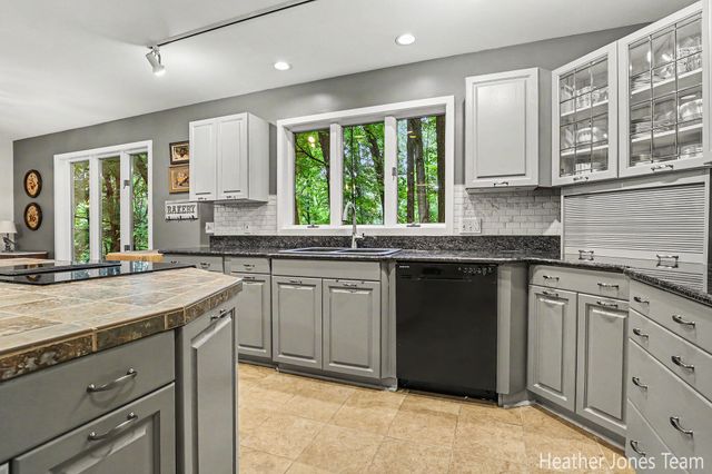10288 Hathaway Drive, Eureka Twp, MI 48838