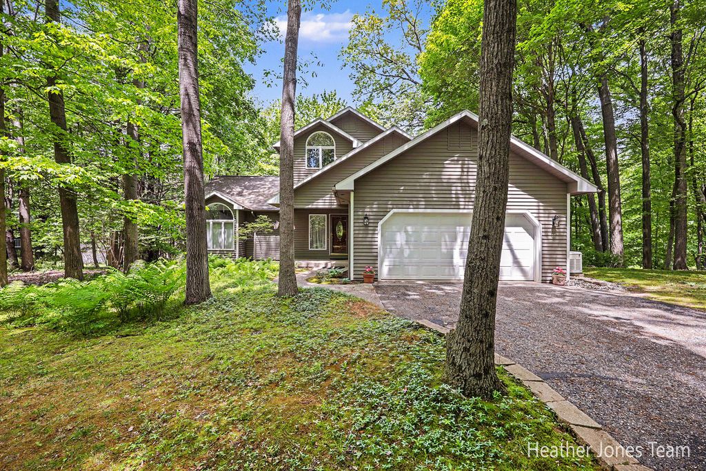 10288 Hathaway Drive, Eureka Twp, MI 48838