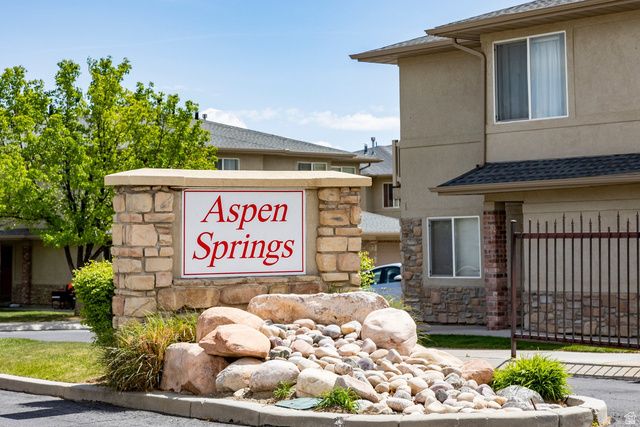 4859 W TIMBER RUN DR, Riverton, UT 84096
