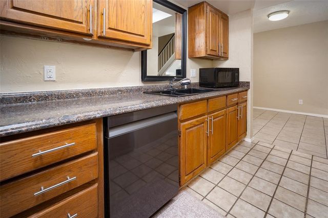 11120 Stratford Drive 214, Oklahoma City, OK 73120