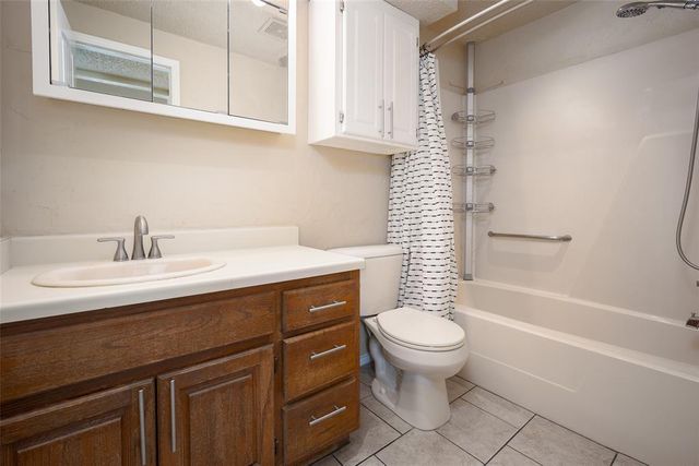 11120 Stratford Drive 214, Oklahoma City, OK 73120