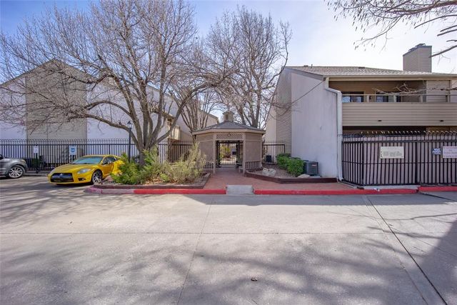 11120 Stratford Drive 214, Oklahoma City, OK 73120