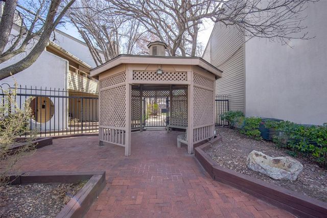 11120 Stratford Drive 214, Oklahoma City, OK 73120