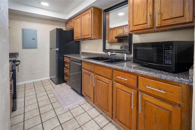 11120 Stratford Drive 214, Oklahoma City, OK 73120