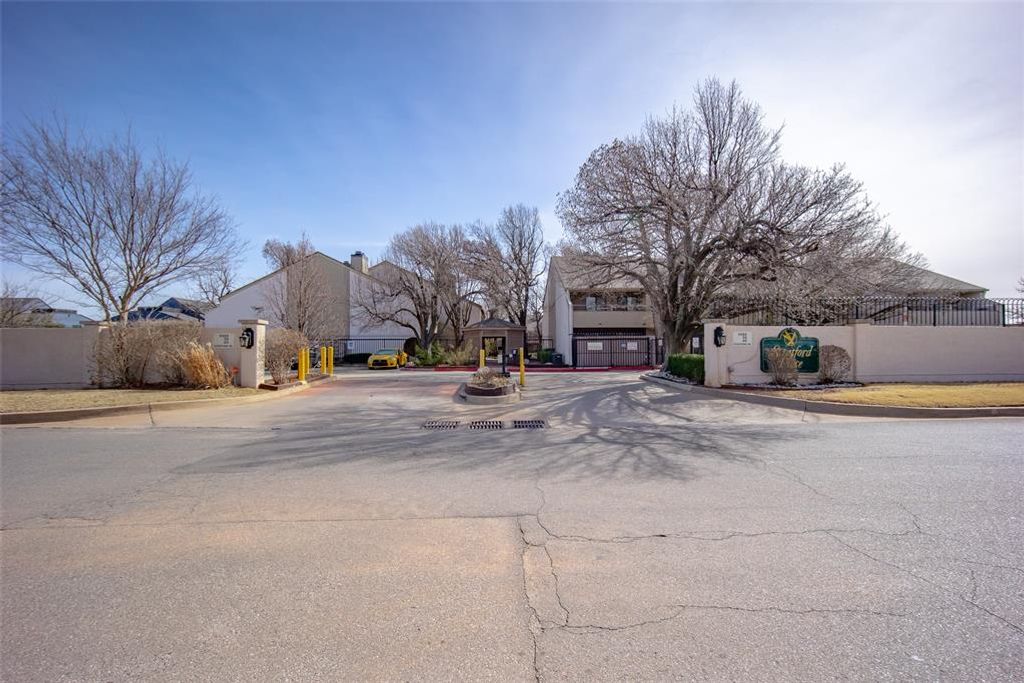11120 Stratford Drive 214, Oklahoma City, OK 73120