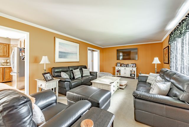 15 Roarke Road, North Haven, CT 06473