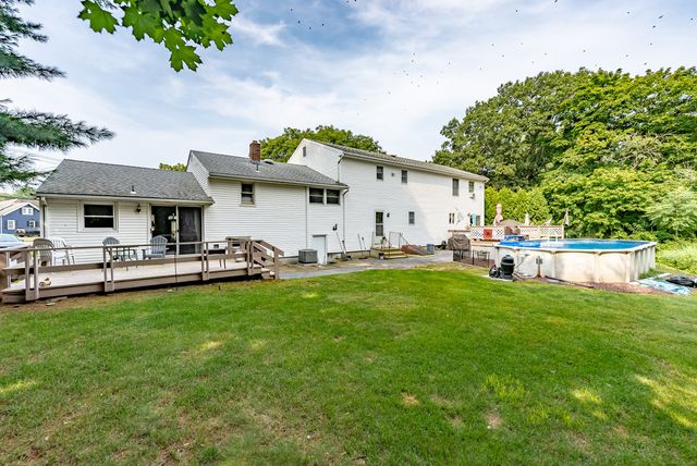 15 Roarke Road, North Haven, CT 06473