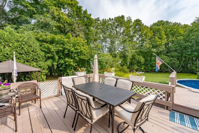 15 Roarke Road, North Haven, CT 06473