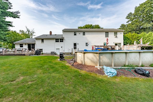 15 Roarke Road, North Haven, CT 06473