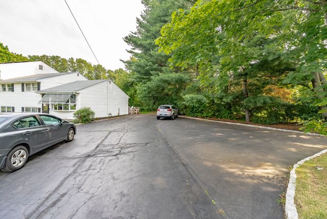 15 Roarke Road, North Haven, CT 06473