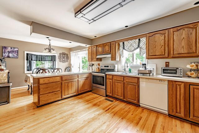 15 Roarke Road, North Haven, CT 06473