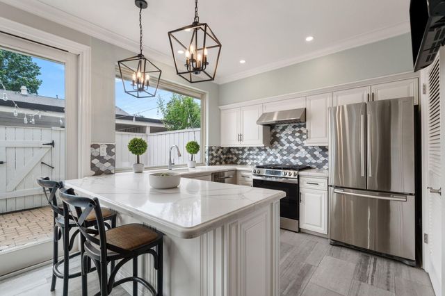 5913 Sugar Hill Drive 225, Houston, TX 77057