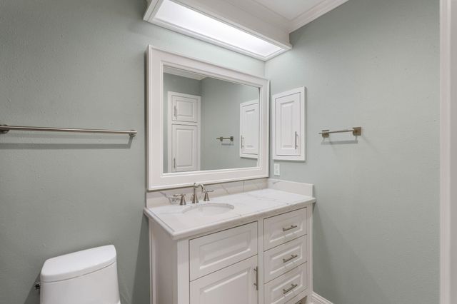 5913 Sugar Hill Drive 225, Houston, TX 77057