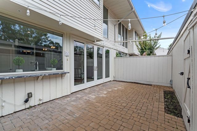 5913 Sugar Hill Drive 225, Houston, TX 77057