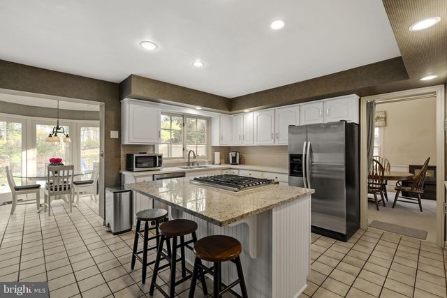 691 MARLOW DR, York, PA 17402