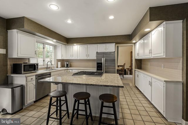 691 MARLOW DR, York, PA 17402