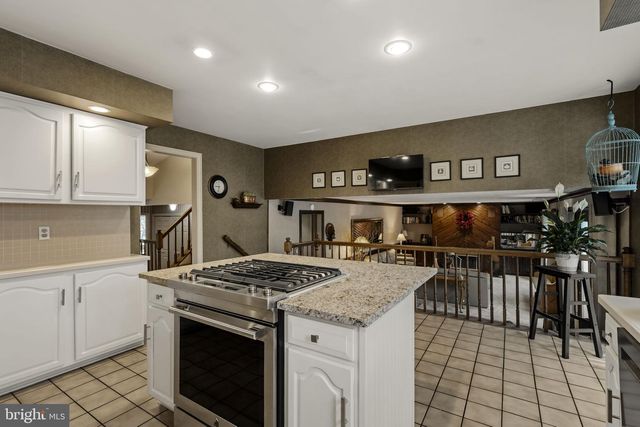 691 MARLOW DR, York, PA 17402