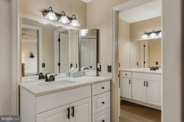 691 MARLOW DR, York, PA 17402