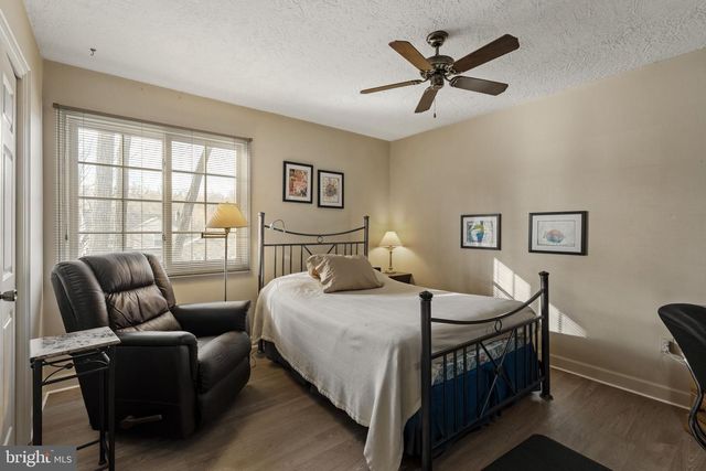 691 MARLOW DR, York, PA 17402