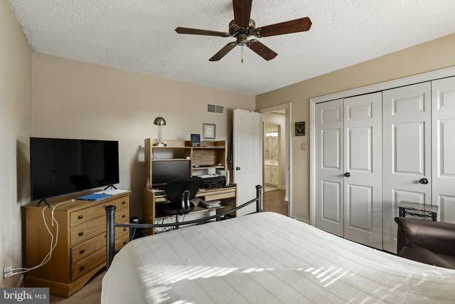 691 MARLOW DR, York, PA 17402