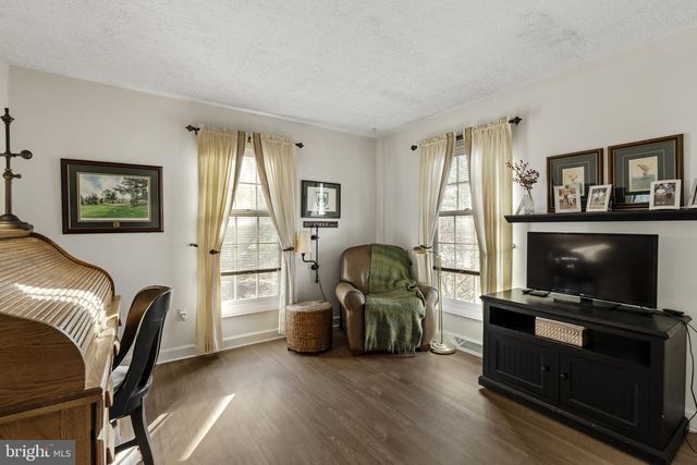 691 MARLOW DR, York, PA 17402