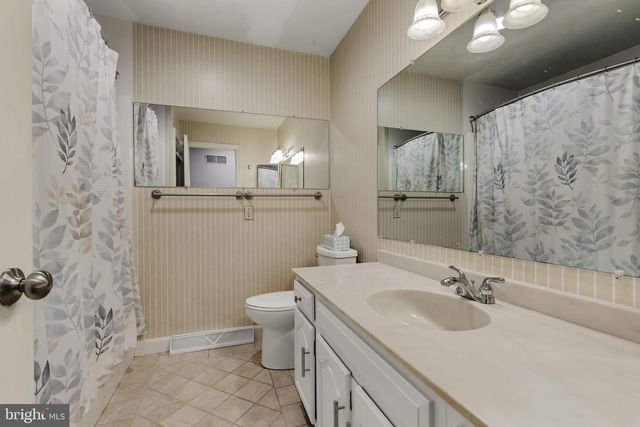 691 MARLOW DR, York, PA 17402