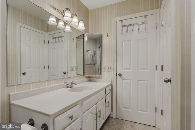 691 MARLOW DR, York, PA 17402