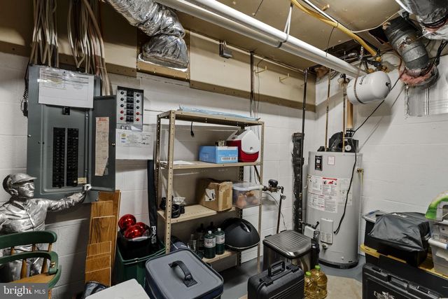 691 MARLOW DR, York, PA 17402