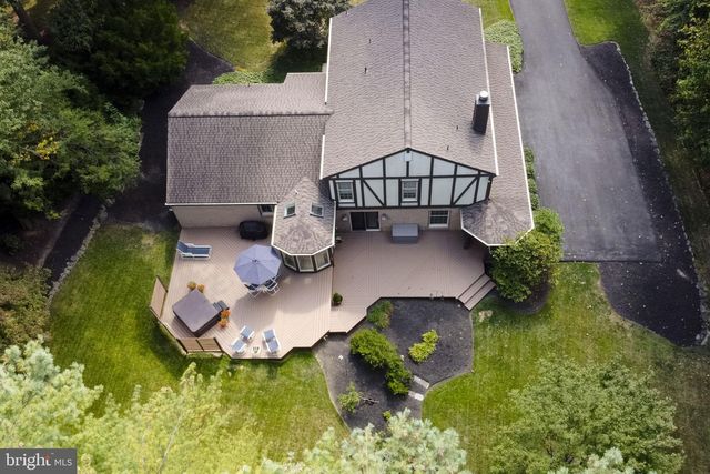 691 MARLOW DR, York, PA 17402