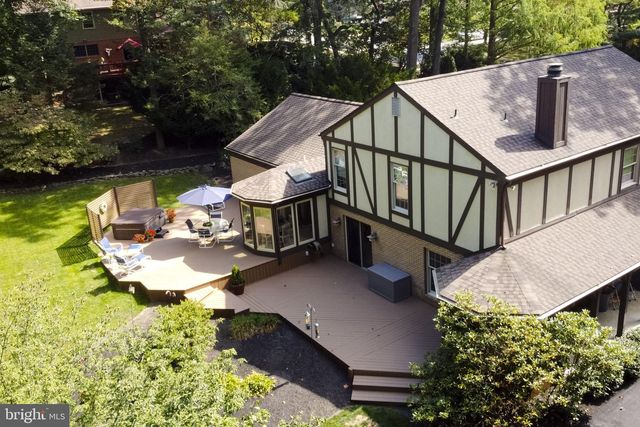 691 MARLOW DR, York, PA 17402