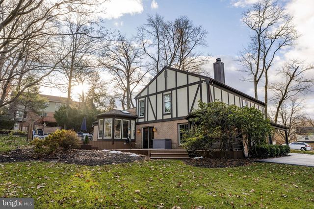 691 MARLOW DR, York, PA 17402