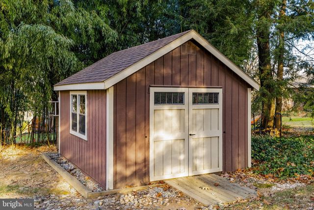 691 MARLOW DR, York, PA 17402