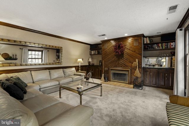 691 MARLOW DR, York, PA 17402