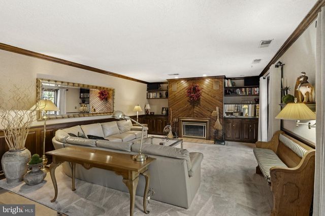 691 MARLOW DR, York, PA 17402