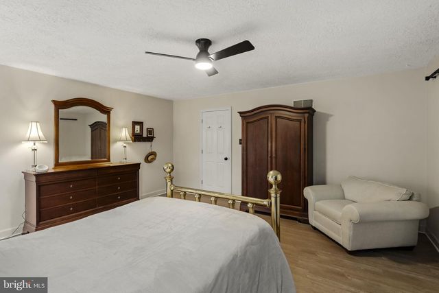 691 MARLOW DR, York, PA 17402