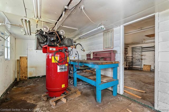 485 Rivard Boulevard, Waterford, MI 48327
