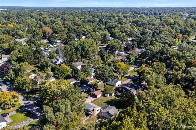485 Rivard Boulevard, Waterford, MI 48327
